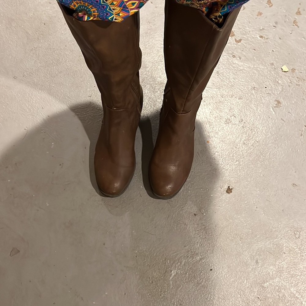 Brown riding fashion boots: just under knee level